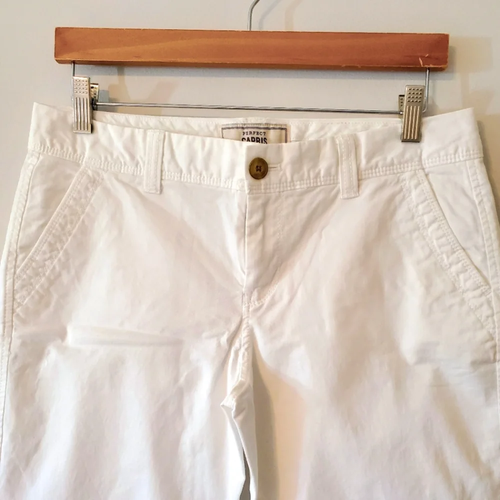 Old Navy Favorite Khakis Perfect Cropped Capri Pants White - Size 8